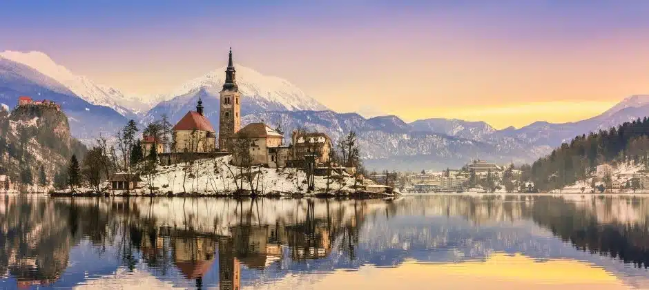 Khung cảnh Slovenia mùa đông – điểm đến du học châu Âu lý tưởng với học phí hợp lý và thiên nhiên tuyệt đẹp