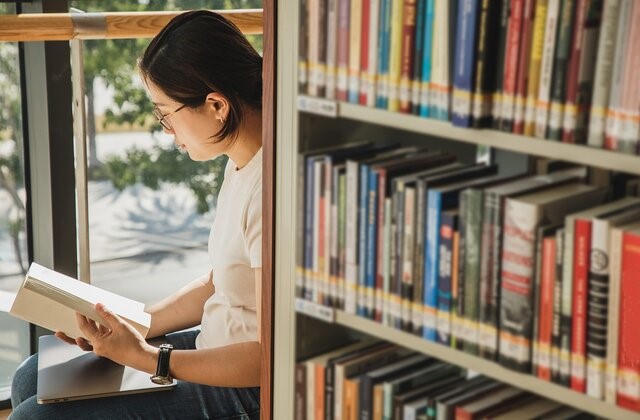 Học viên Skyla học tập tại thư viện, rèn luyện kiến thức để chinh phục thành tích du học