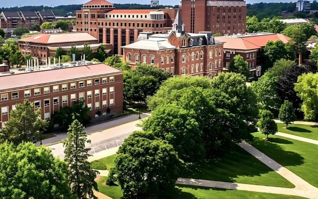 Toàn cảnh đại học Purdue minh họa cho cách chứng minh tài chính du học Mỹ và lập kế hoạch ngân sách