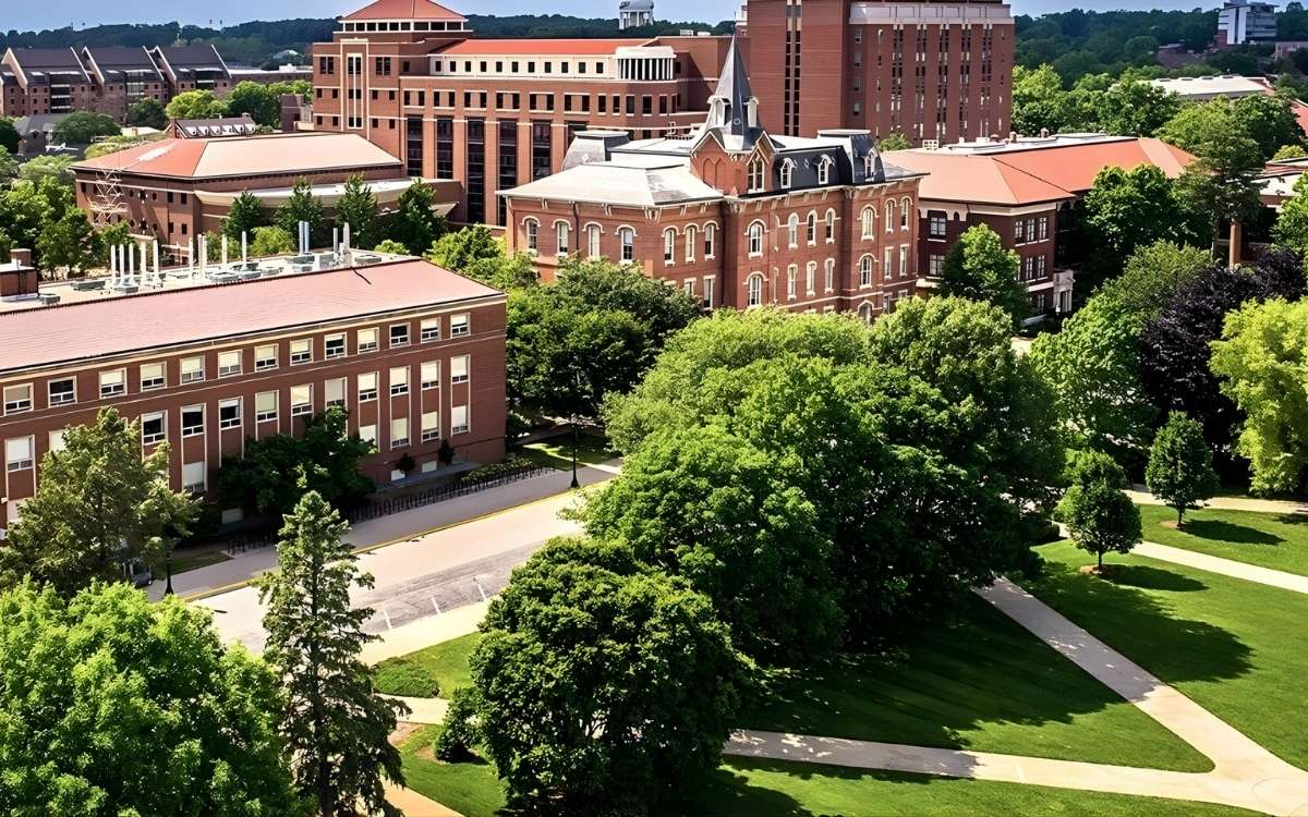 Toàn cảnh đại học Purdue minh họa cho cách chứng minh tài chính du học Mỹ và lập kế hoạch ngân sách