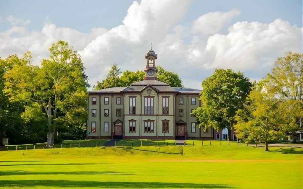 Khuôn viên đẳng cấp của một trường trung học phổ thông tại Mỹ thuộc hệ thống tư thục nội trú