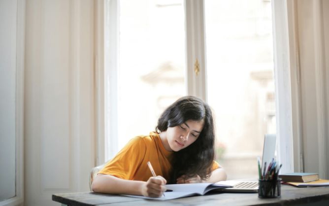 Chi tiết cách apply học bổng du học và phương pháp tối ưu hồ sơ xin học bổng ấn tượng