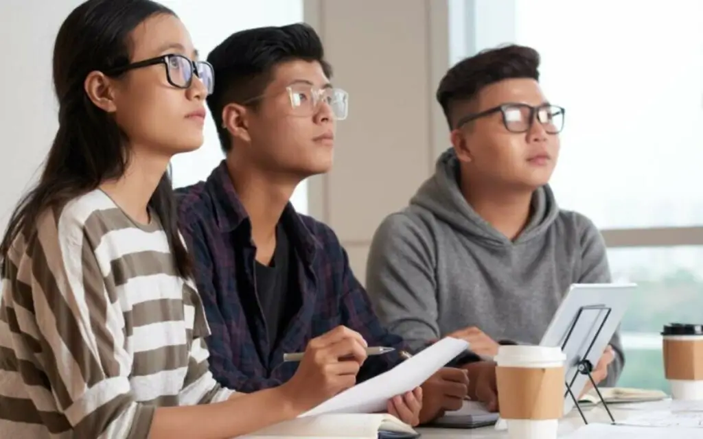Nhóm sinh viên quốc tế tại Đức đang theo học các chương trình tiếng Anh tại Đức đầy tập trung
